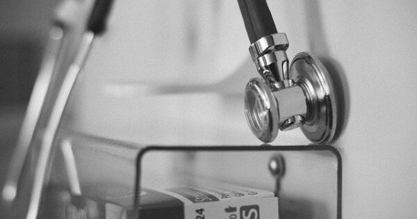 médico